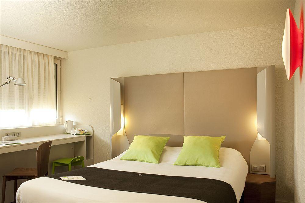 Hotel Campanile Lyon Est Aeroport Saint Exupery Exteriér fotografie