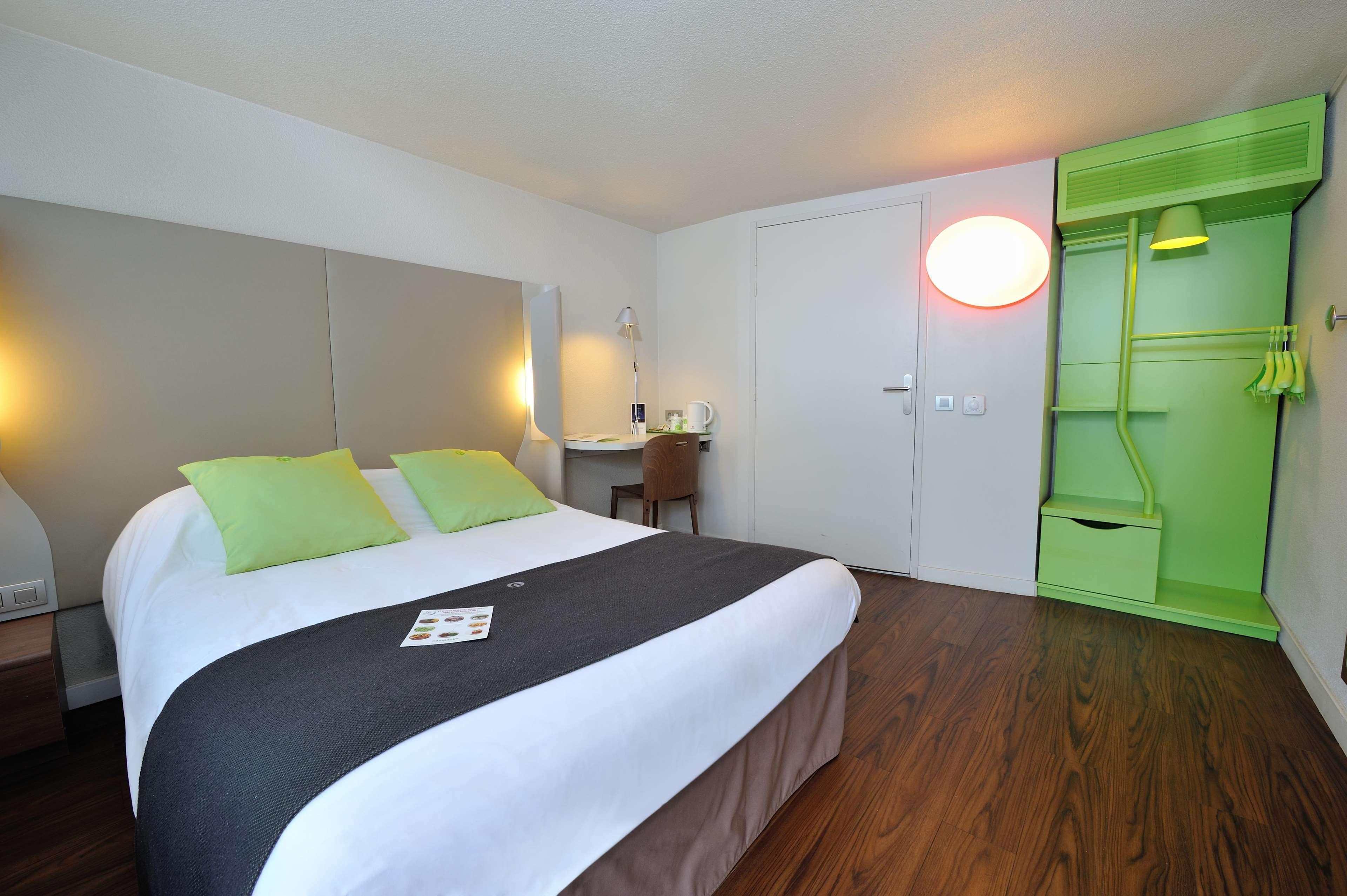 Hotel Campanile Lyon Est Aeroport Saint Exupery Exteriér fotografie