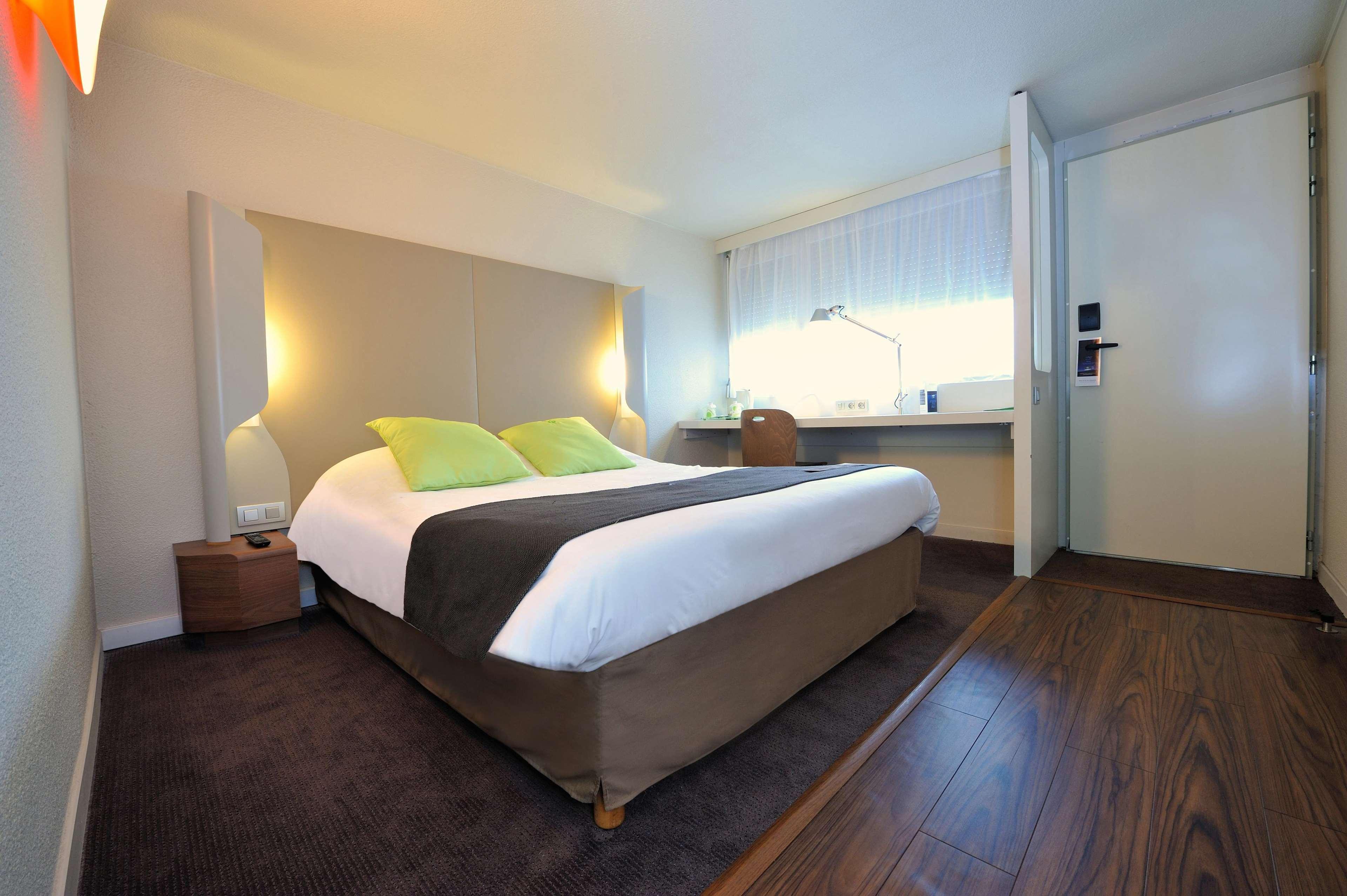 Hotel Campanile Lyon Est Aeroport Saint Exupery Exteriér fotografie